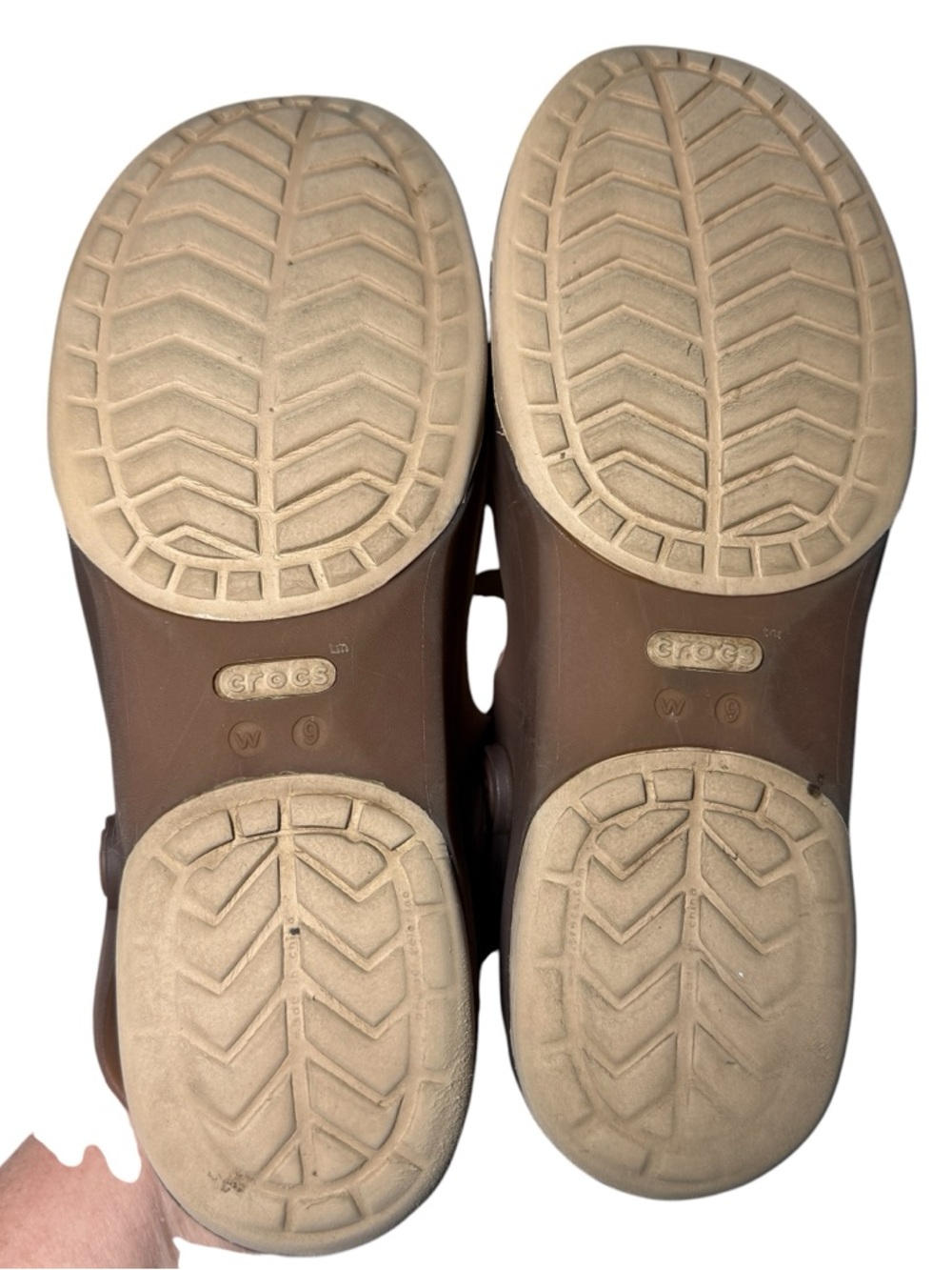 Croc’s Charlie T Strap Mary Jane SZ 9 Brown/Beige Sandals Beach Summer Slip On - Picture 6 of 10
